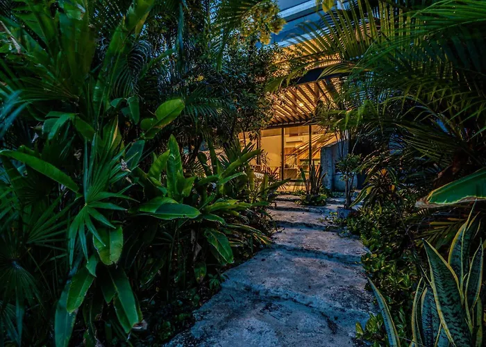 Apartment Ground F Htub, Jungle Sanctuary Walkable ! *